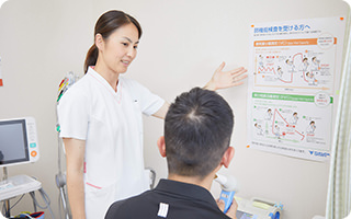 呼吸機能検査（スパイログラフィー）肺年齢がわかります